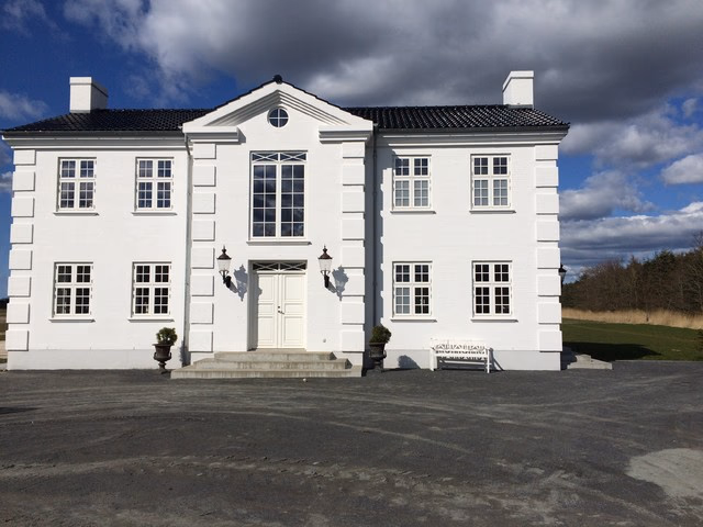 Drømmen om et engelsk herresæde — ny eksklusiv villa i Nørholm nær Aalborg. — Arkitekttegnestuen Yderskov